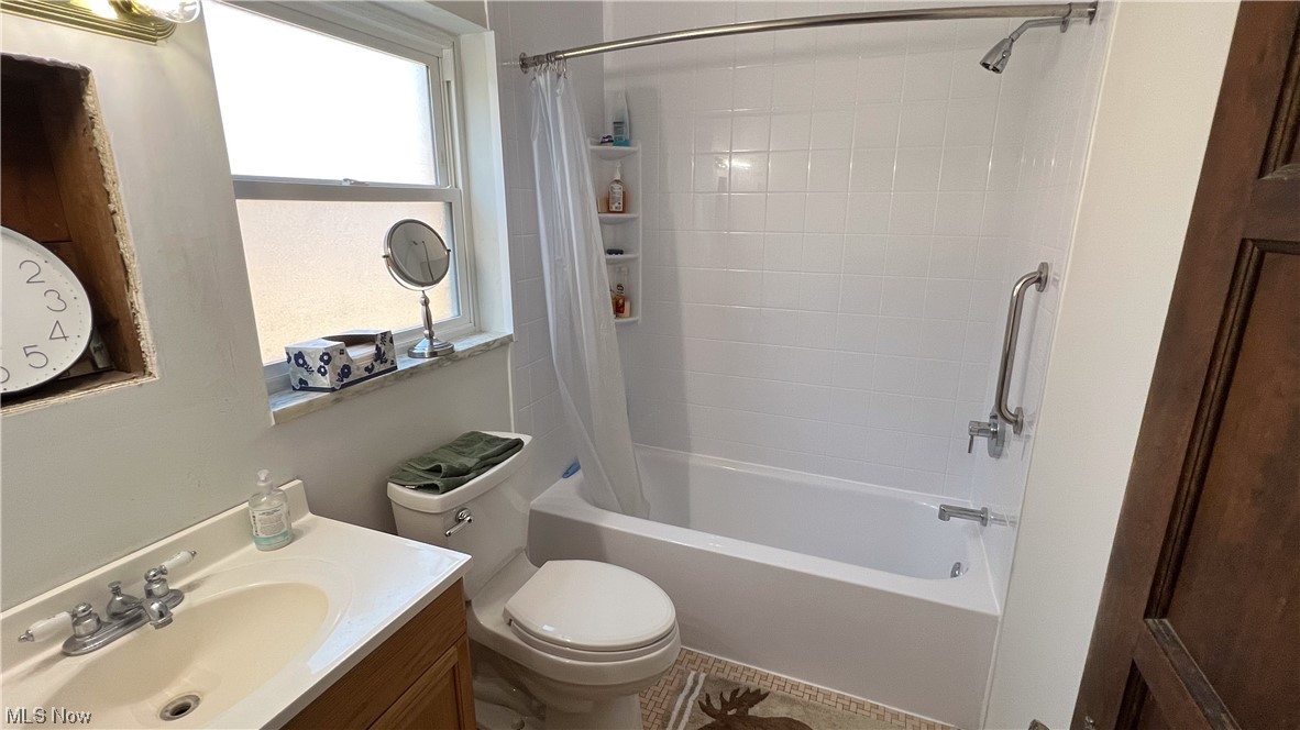 1148 Ridge Road Hinckley, OH 44233 - Photo 12 of 33 Located on 1st floor adjacent to bedroom features a new bathfitter tub/shower.