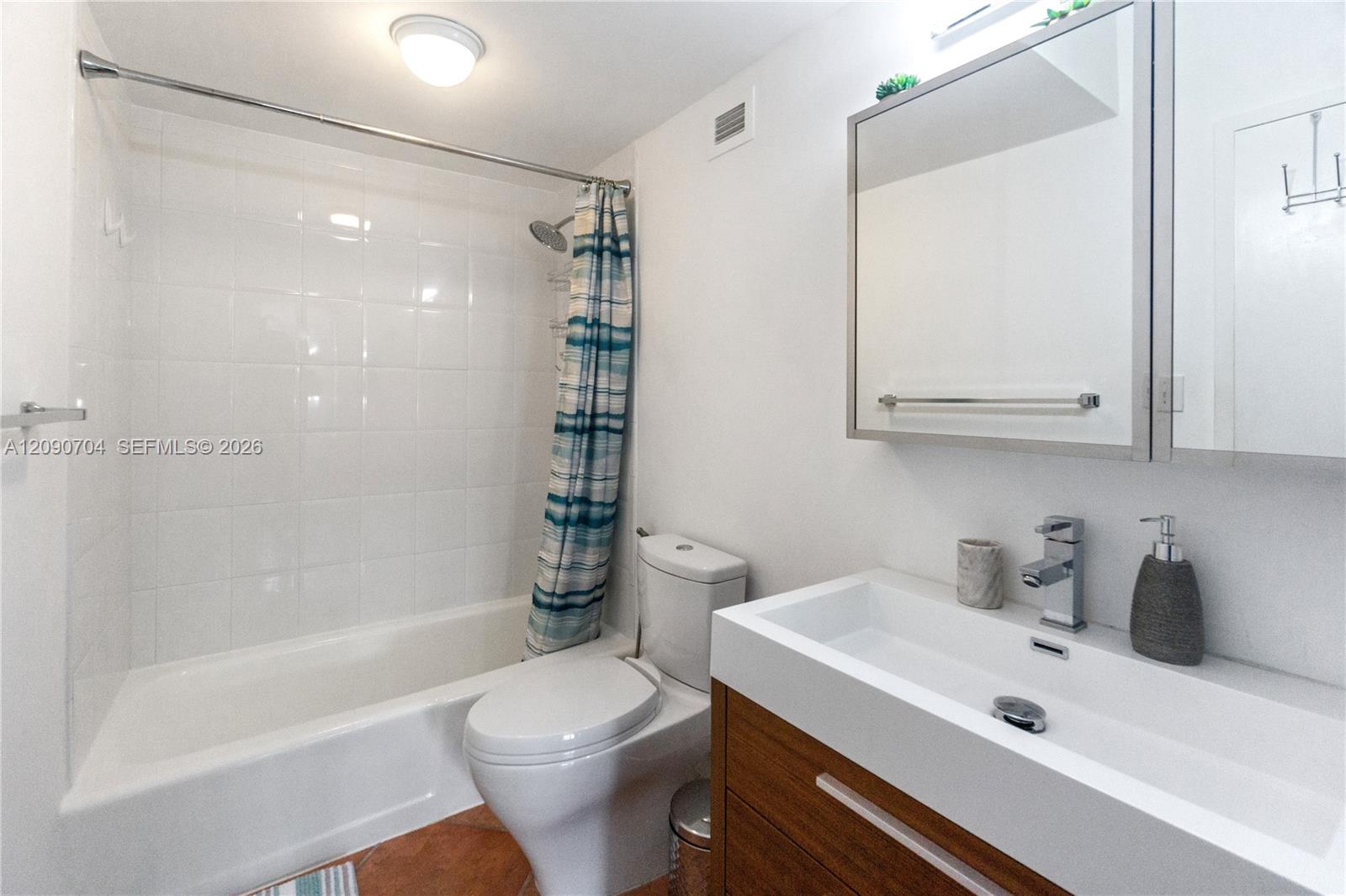 100 Lincoln Road, Unit 1127 Miami Beach, FL 33139 - Photo 14 of 26 Gallery Image 14