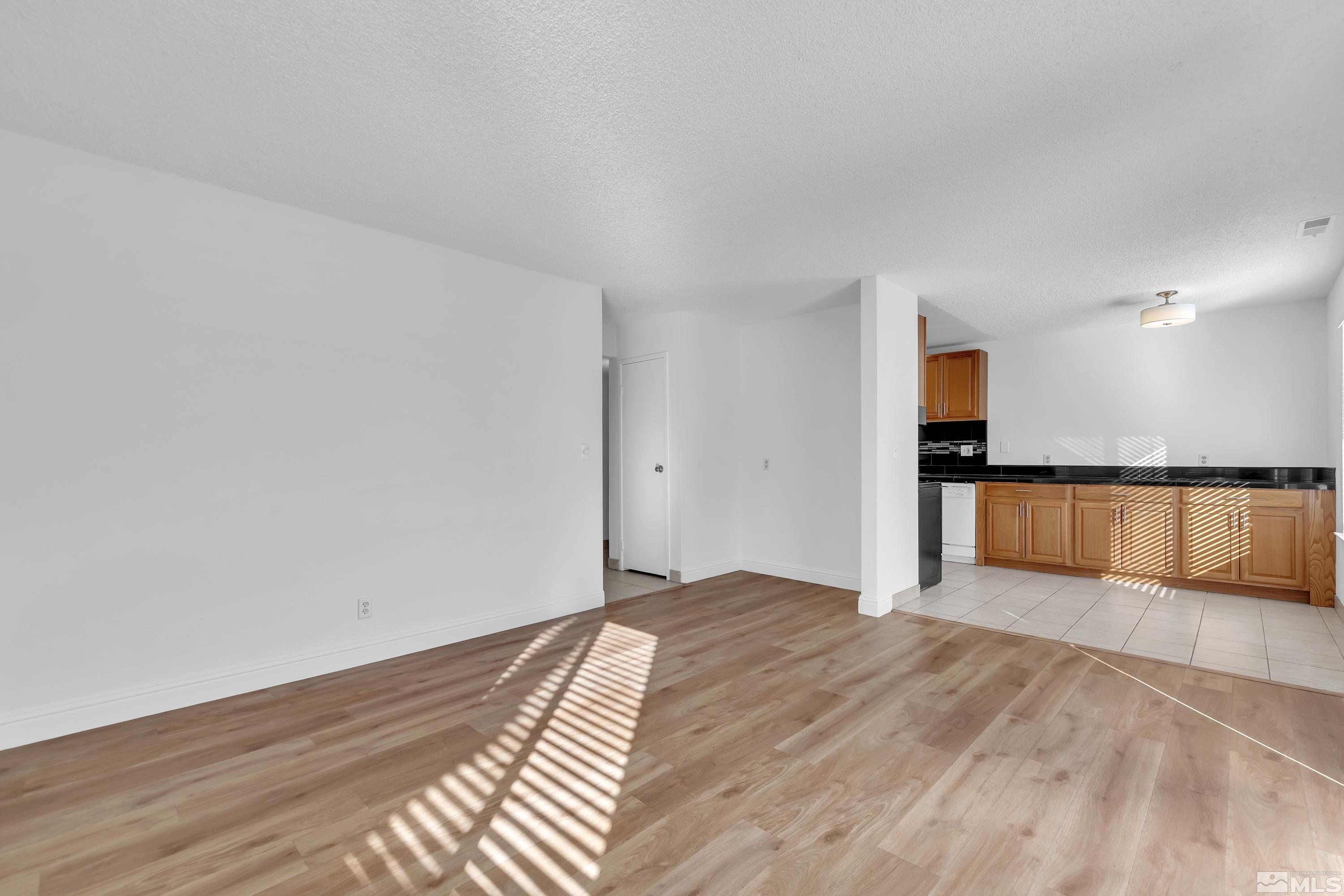 4606 Neil Road, Unit 185 Reno, NV 89502 - Photo 4 of 27 Photo 4