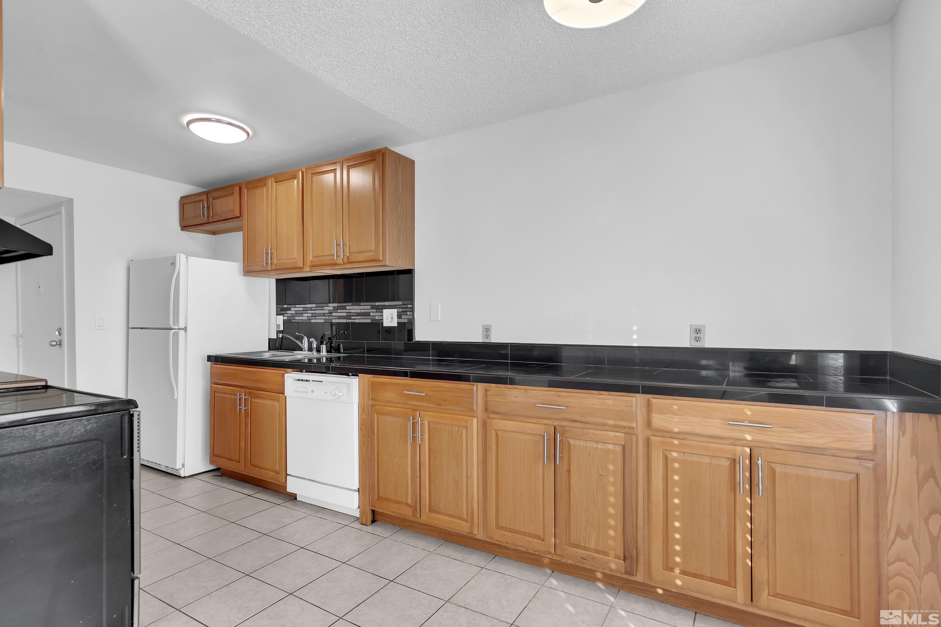 4606 Neil Road, Unit 185 Reno, NV 89502 - Photo 10 of 27 Photo 10