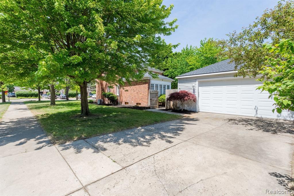 9 Ridge Road Pleasant Ridge, MI 48069 - Photo 26 of 33
