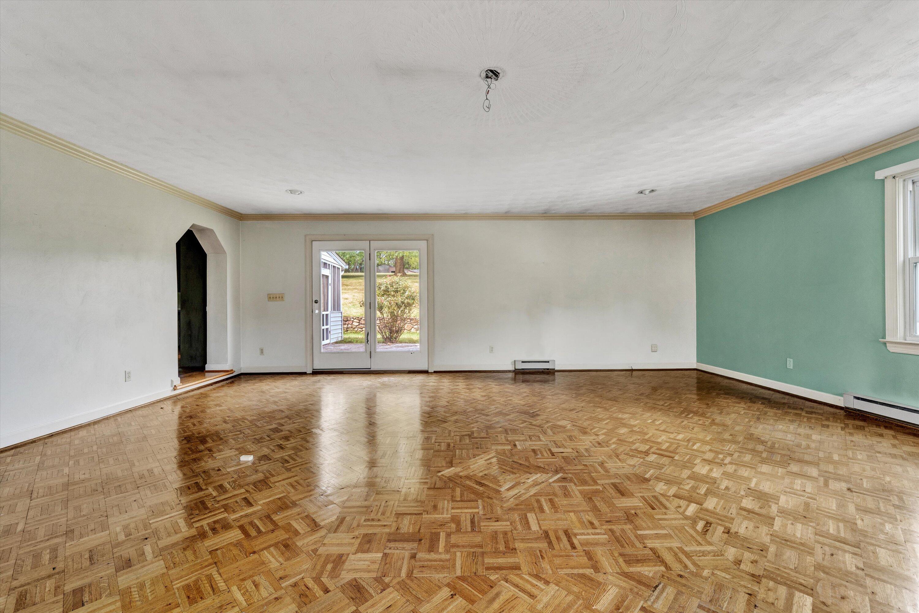 2744 Highland Road Roanoke, VA 24014 - Photo 14 of 29 an empty room with windows