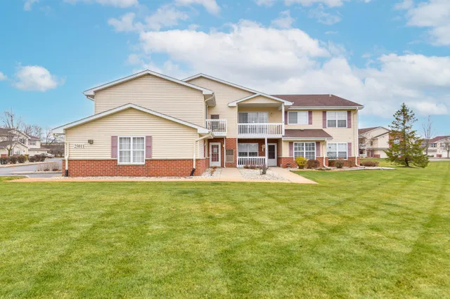 $184,900 | 25011 87th Street, Unit 3, Salem Lakes, WI 53168
