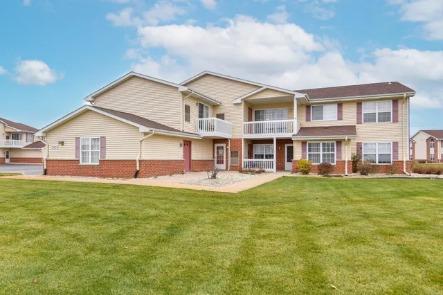 $184,900 | 25011 87th Street, Unit 3, Salem Lakes, WI 53168