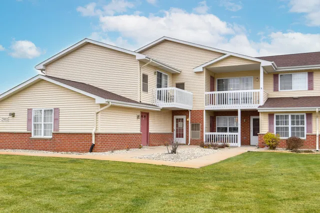 $184,900 | 25011 87th Street, Unit 3, Salem Lakes, WI 53168