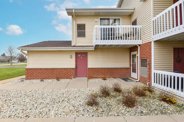 $184,900 | 25011 87th Street, Unit 3, Salem Lakes, WI 53168