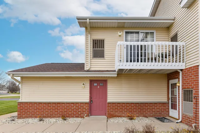 $184,900 | 25011 87th Street, Unit 3, Salem Lakes, WI 53168
