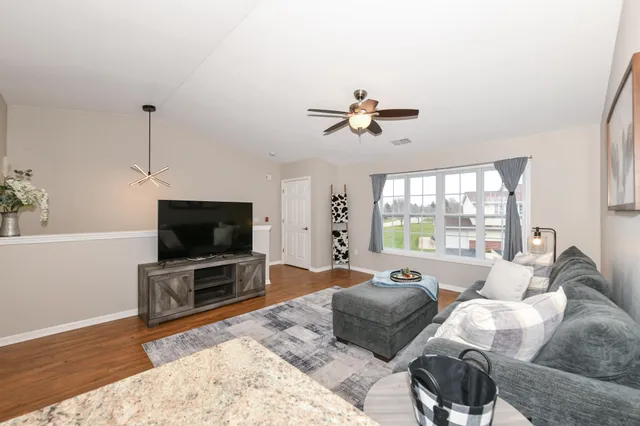 $184,900 | 25011 87th Street, Unit 3, Salem Lakes, WI 53168