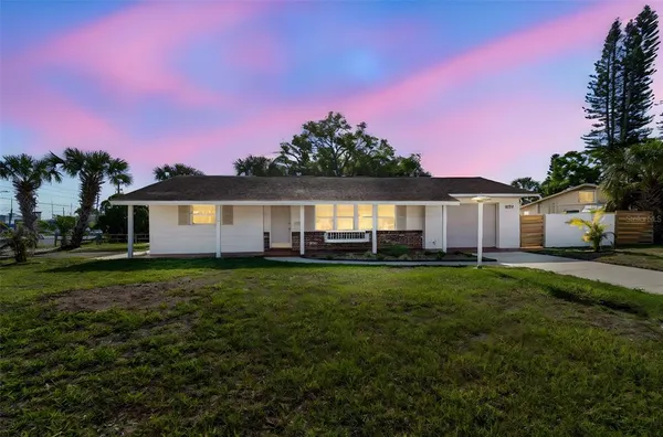 $2,600 | 3777 67th Street North, St. Petersburg, FL 33710
