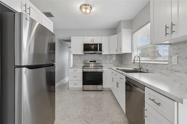 $2,600 | 3777 67th Street North, St. Petersburg, FL 33710