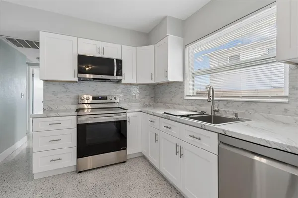 $2,600 | 3777 67th Street North, St. Petersburg, FL 33710