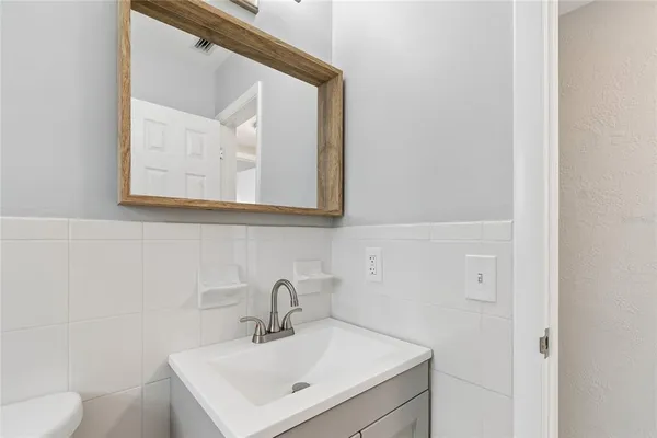 $2,600 | 3777 67th Street North, St. Petersburg, FL 33710