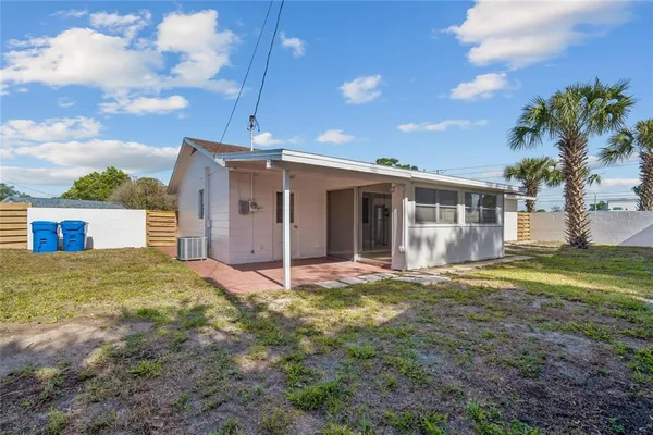 $2,600 | 3777 67th Street North, St. Petersburg, FL 33710