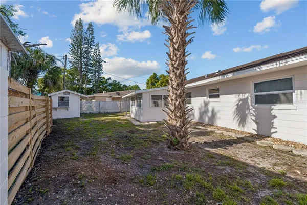 $2,600 | 3777 67th Street North, St. Petersburg, FL 33710