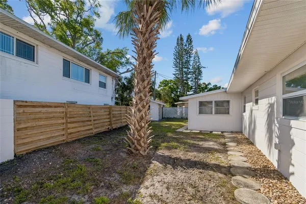$2,600 | 3777 67th Street North, St. Petersburg, FL 33710