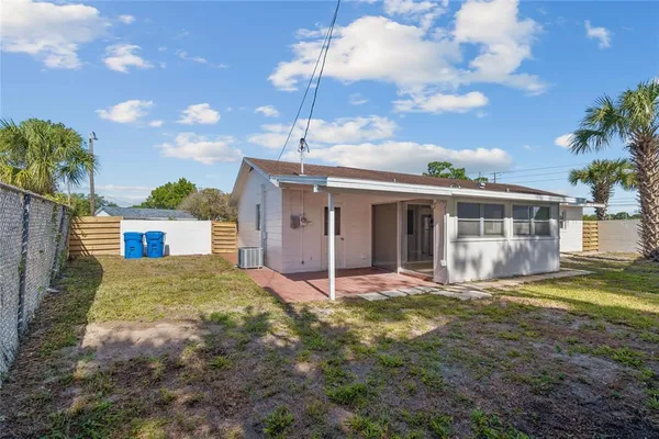 $2,600 | 3777 67th Street North, St. Petersburg, FL 33710