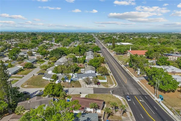 $2,600 | 3777 67th Street North, St. Petersburg, FL 33710