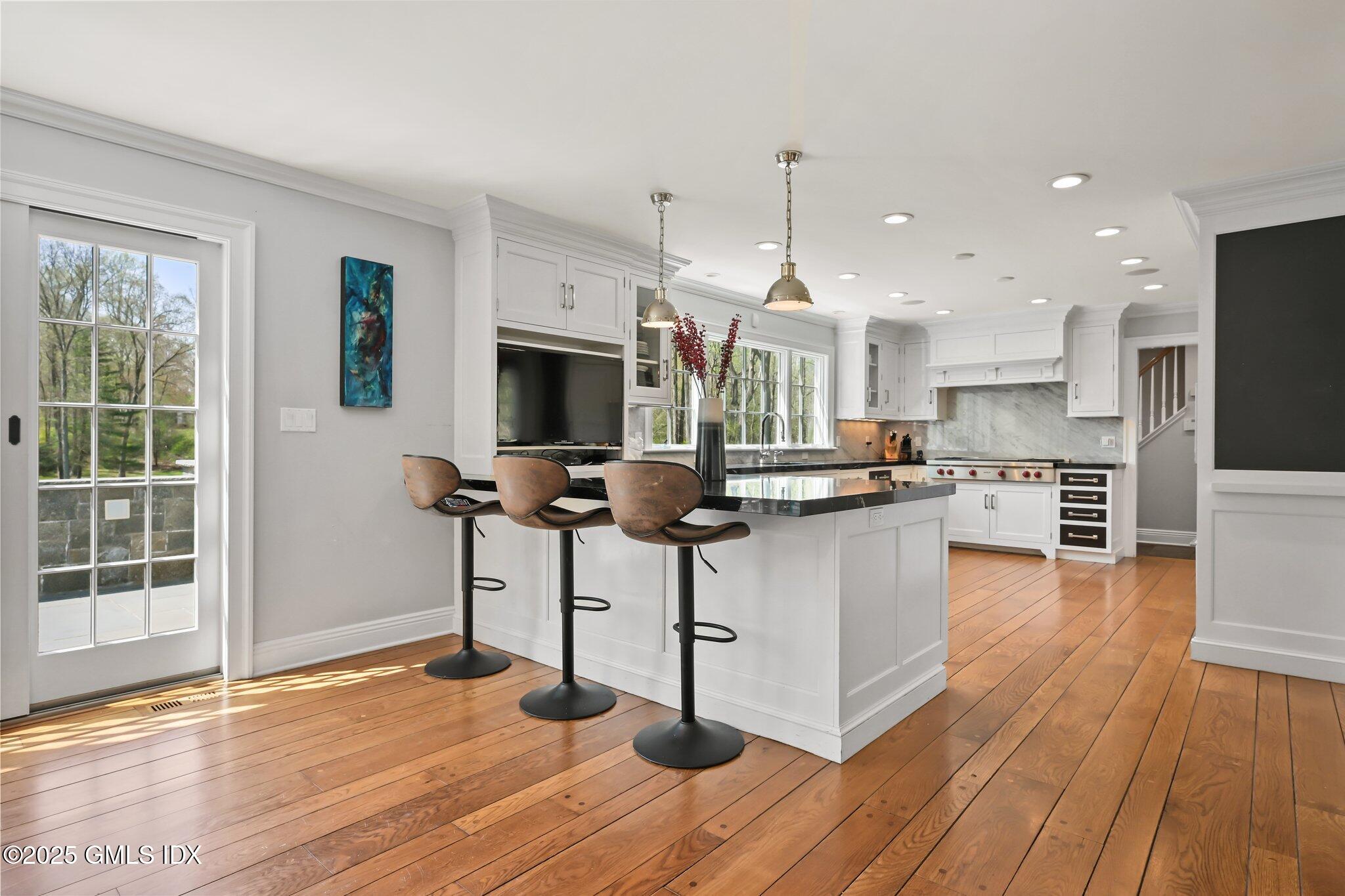 33 Cliffdale Road Greenwich, CT 06831 - Photo 11 of 39 Kitchen Islan