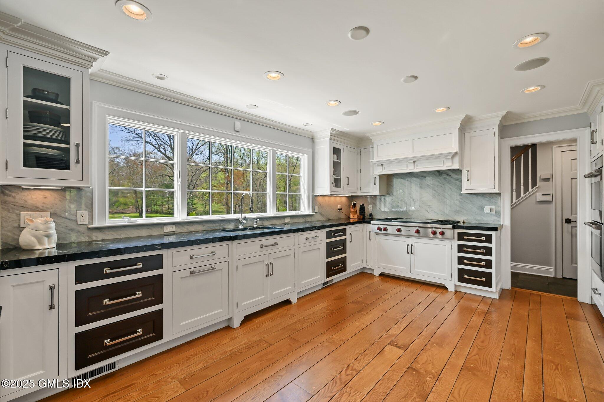 33 Cliffdale Road Greenwich, CT 06831 - Photo 12 of 39 Kitchen