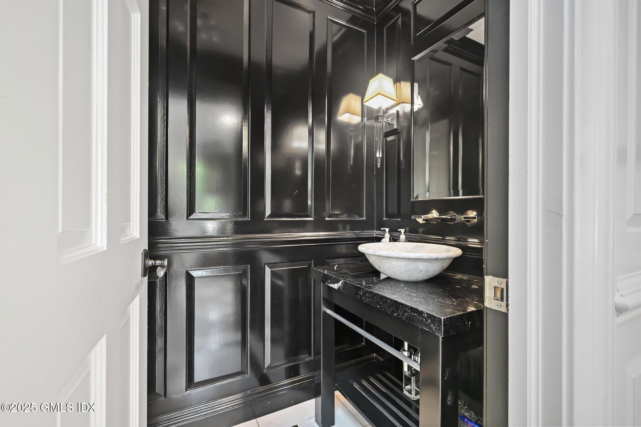 33 Cliffdale Road Greenwich, CT 06831 - Photo 16 of 39 Powder Room