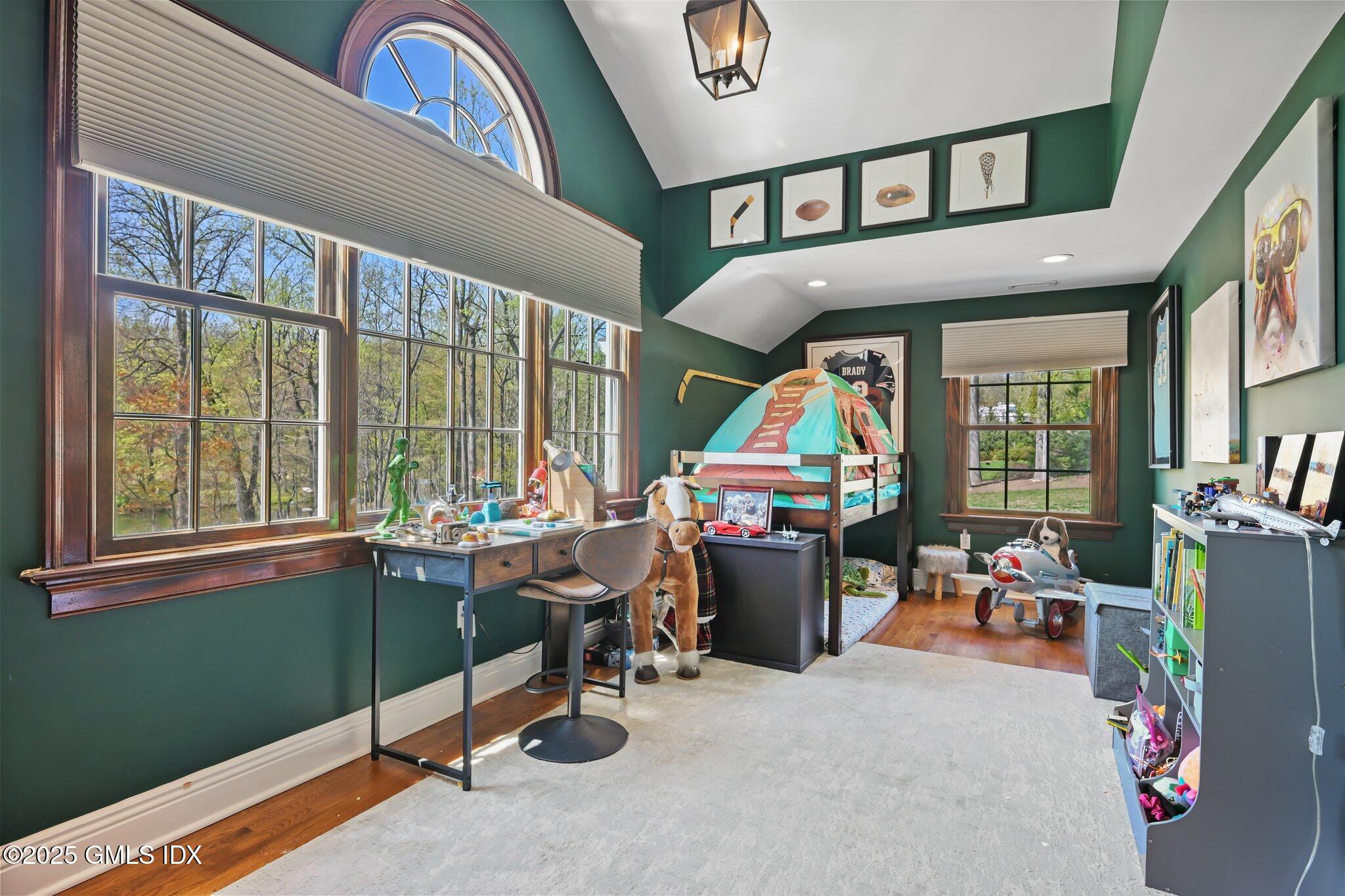33 Cliffdale Road Greenwich, CT 06831 - Photo 26 of 39 Double Bedroom 2