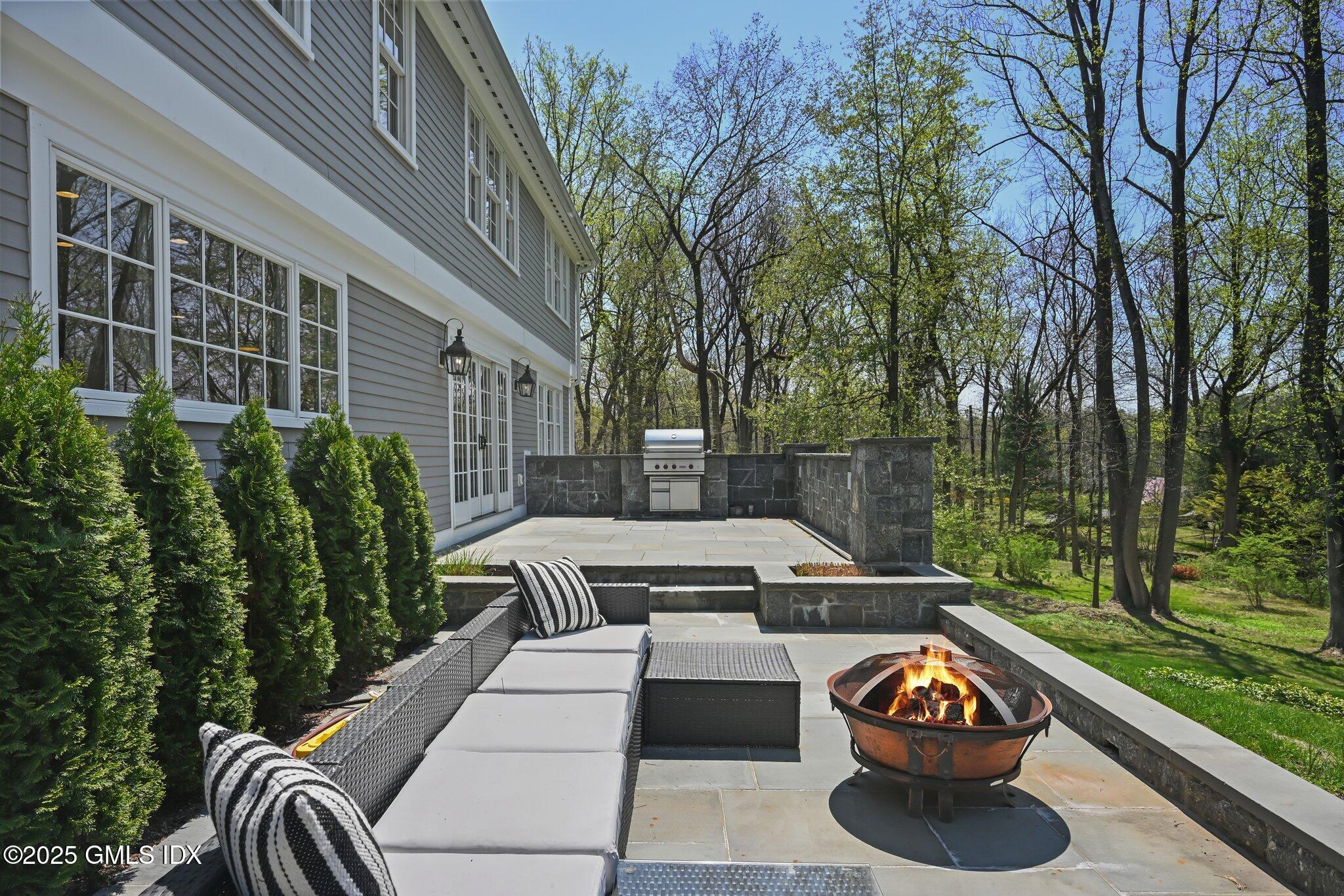 33 Cliffdale Road Greenwich, CT 06831 - Photo 31 of 39 Patio