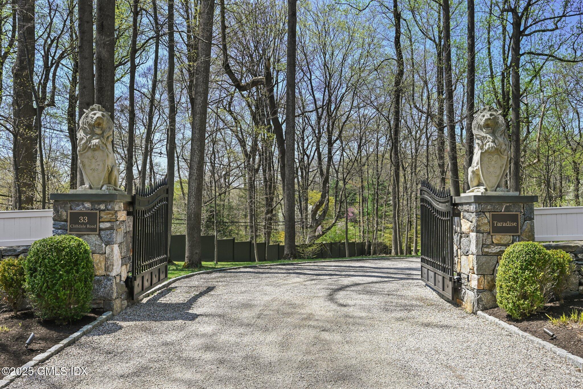 33 Cliffdale Road Greenwich, CT 06831 - Photo 34 of 39 Grand Entrance