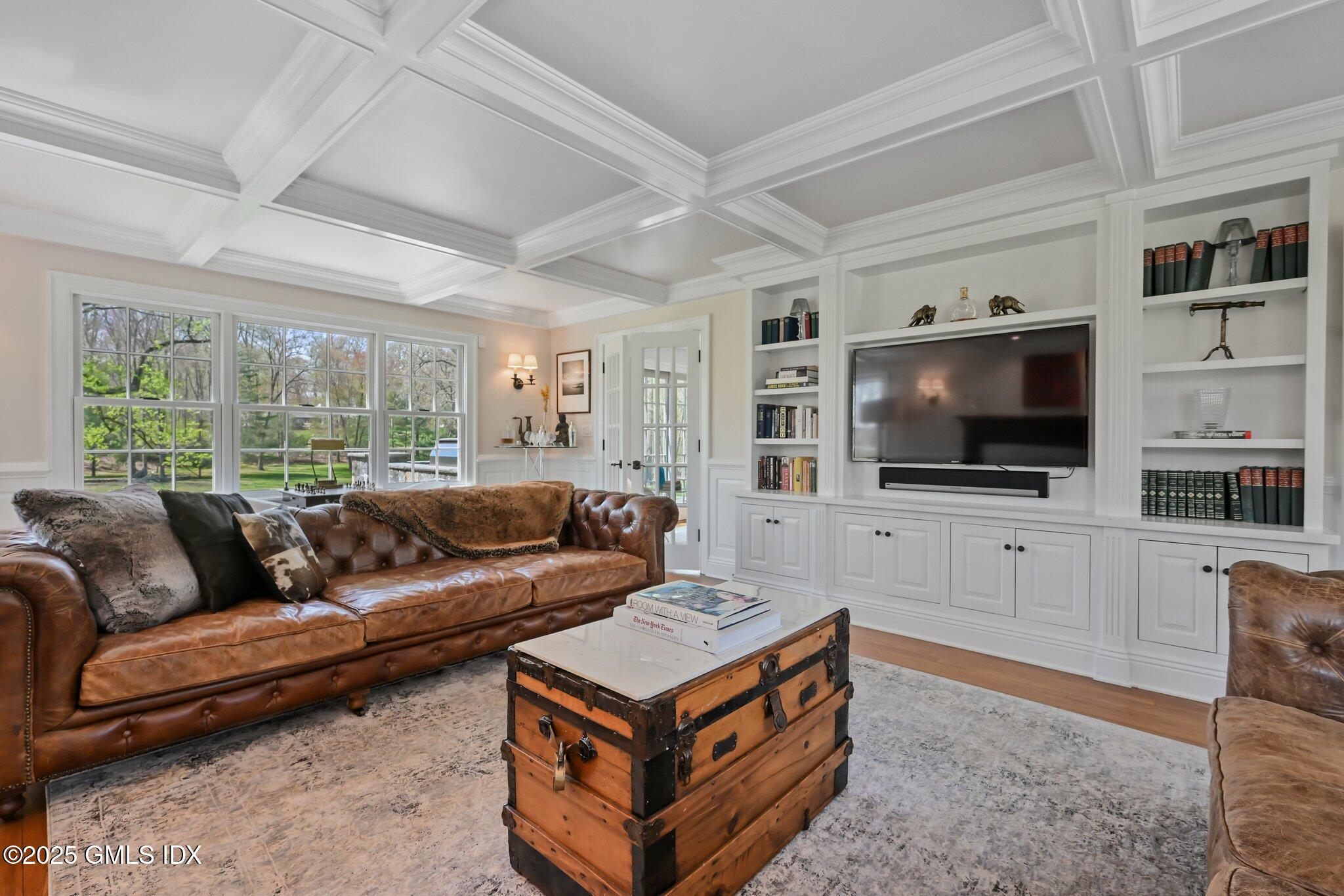 33 Cliffdale Road Greenwich, CT 06831 - Photo 10 of 39 Living Room