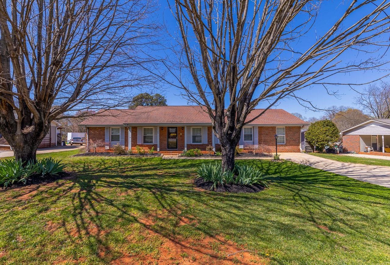 1106 Springfield Road Boiling Springs, SC 29316 - Photo 1 of 38 Gallery Image 1