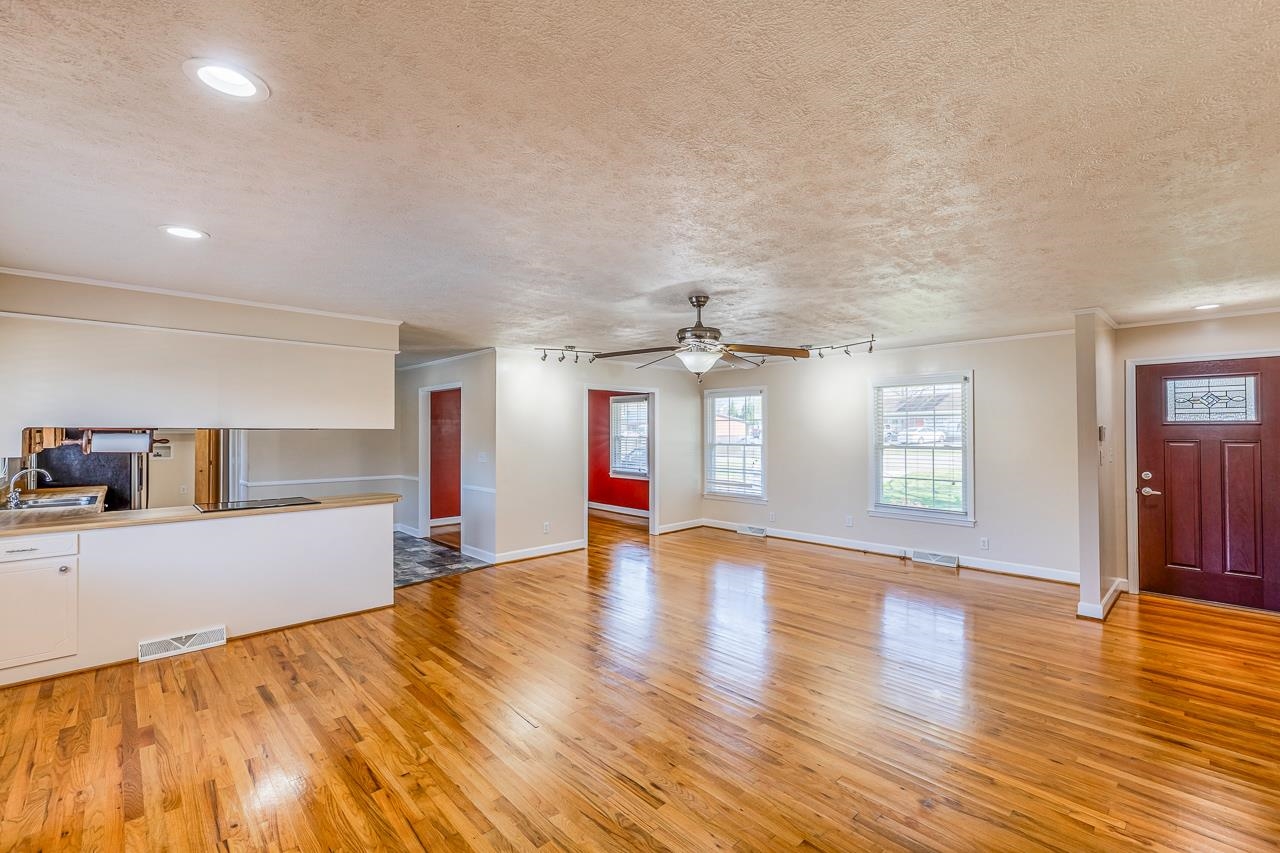 1106 Springfield Road Boiling Springs, SC 29316 - Photo 7 of 38 Gallery Image 7
