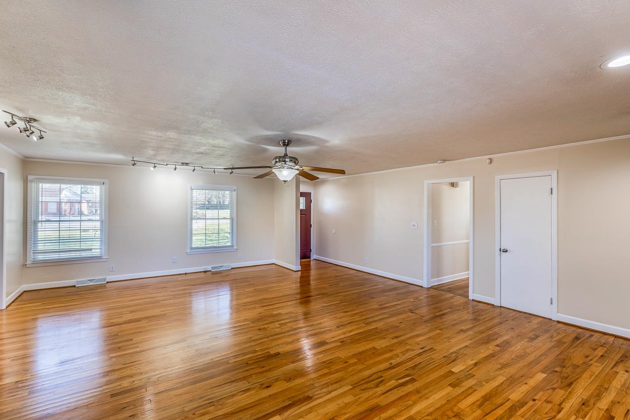 1106 Springfield Road Boiling Springs, SC 29316 - Photo 8 of 38 Gallery Image 8