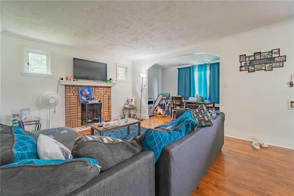 624 Frayne Street Pittsburgh, PA 15207 - Photo 5 of 21 a living room with furniture and a flat screen tv