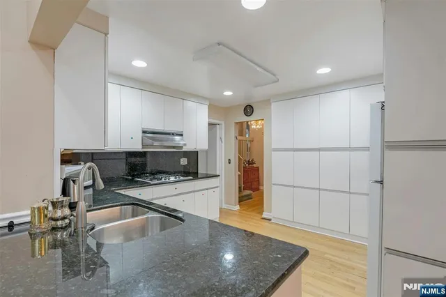 $1,300,000 | 526 Rutland Avenue, Teaneck, NJ 07666