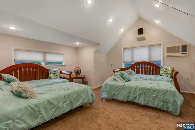 $1,300,000 | 526 Rutland Avenue, Teaneck, NJ 07666