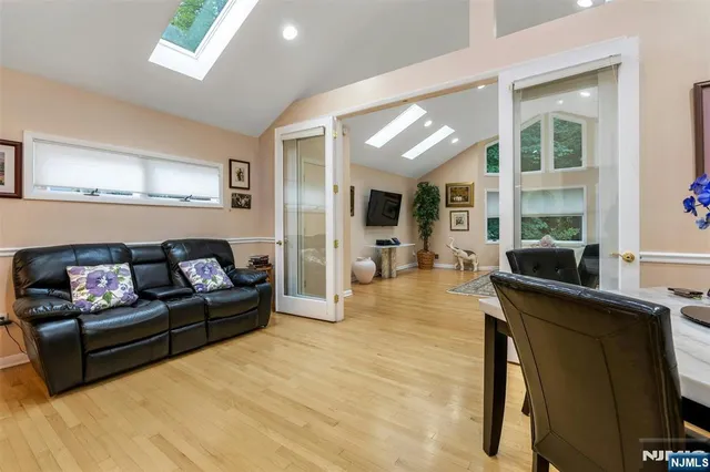 $1,300,000 | 526 Rutland Avenue, Teaneck, NJ 07666