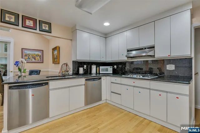 $1,300,000 | 526 Rutland Avenue, Teaneck, NJ 07666