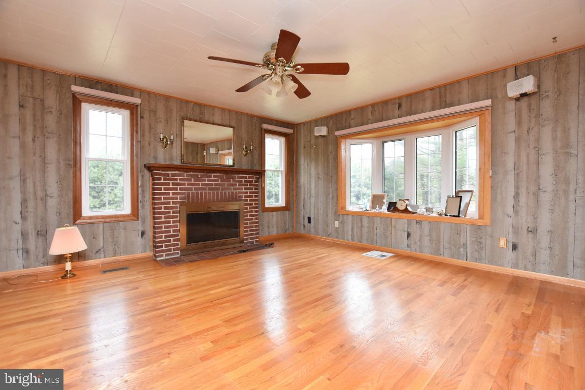 320 Creek Road Moorestown, NJ 08057 - Photo 10 of 26 Living Room