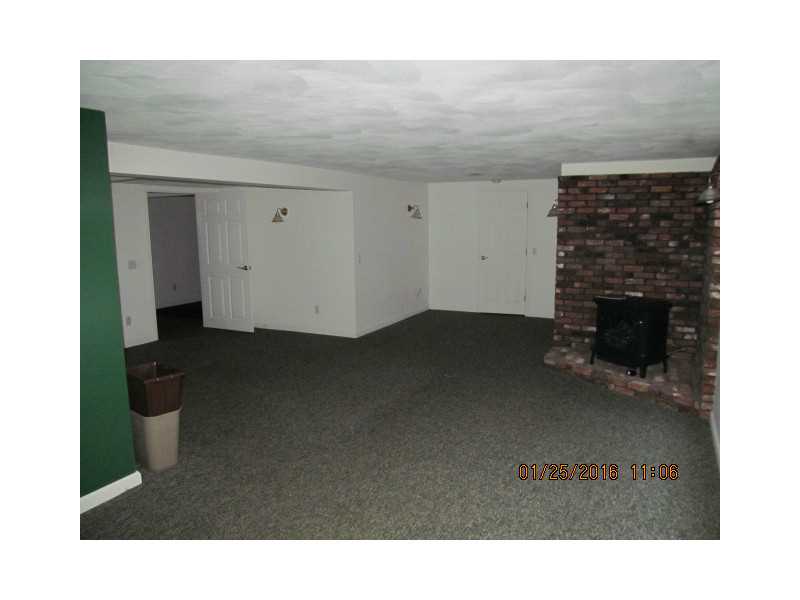 514 River Road Lincoln, RI 02865 - Photo 14 of 19 Den/Family/Great Room.