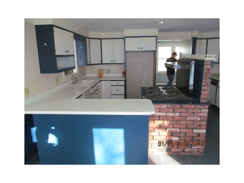 514 River Road Lincoln, RI 02865 - Photo 4 of 19 Kitchen.