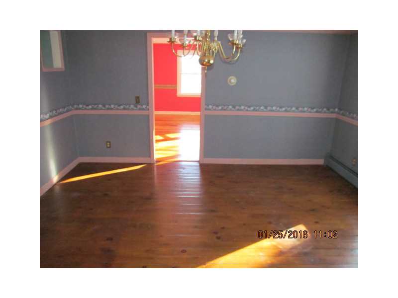 514 River Road Lincoln, RI 02865 - Photo 6 of 19 Dining Room.