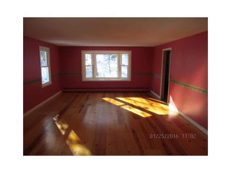 514 River Road Lincoln, RI 02865 - Photo 8 of 19 Living Room.