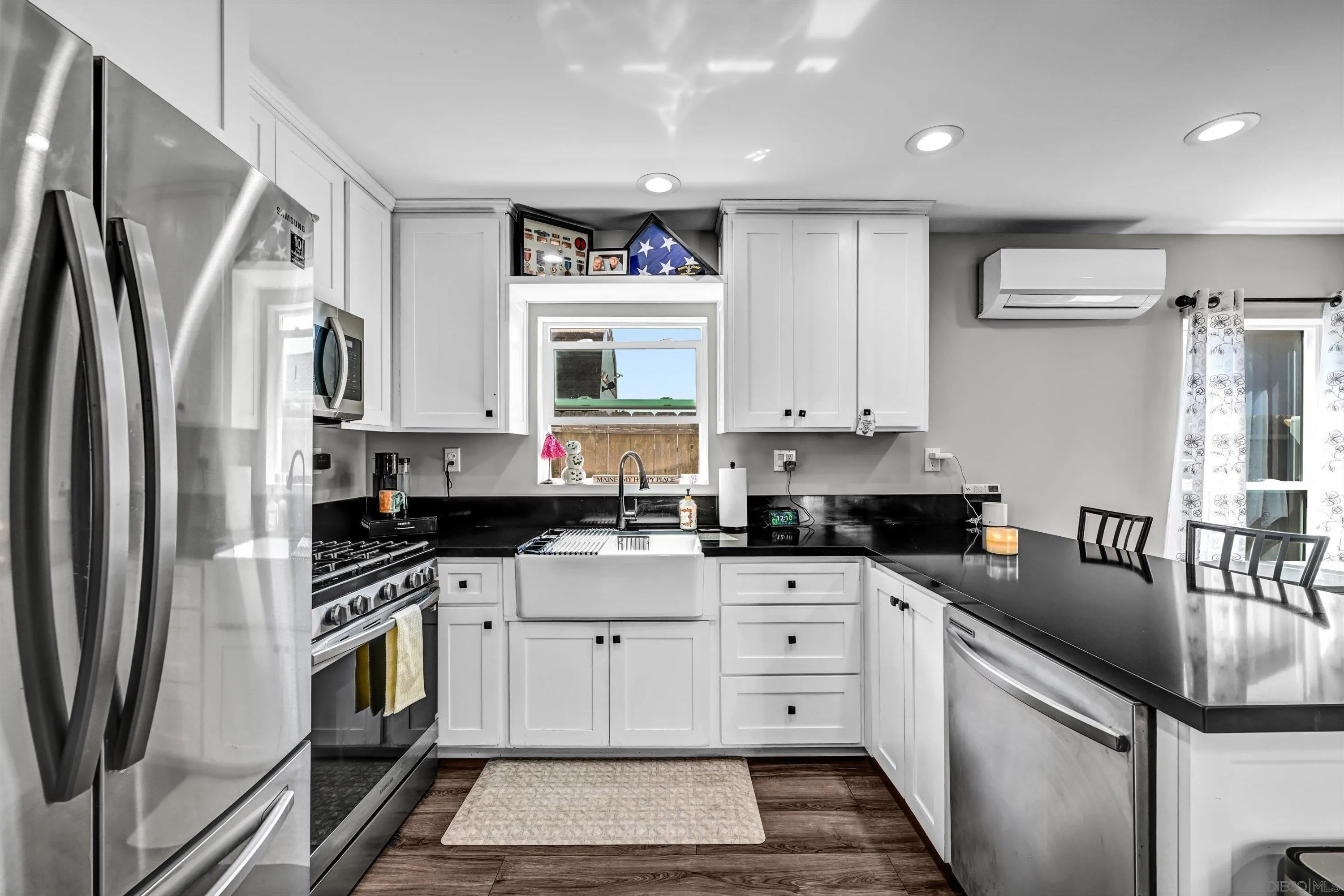 13145-47 Carriage Road Poway, CA 92064 - Photo 10 of 29 Gallery Image 10