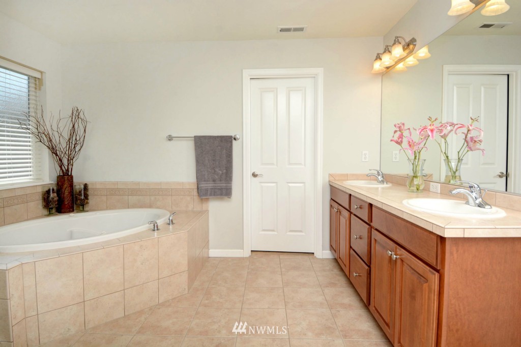 3518 156th Place Southeast Bothell, WA 98012 - Photo 9 of 16 Gallery Image 9