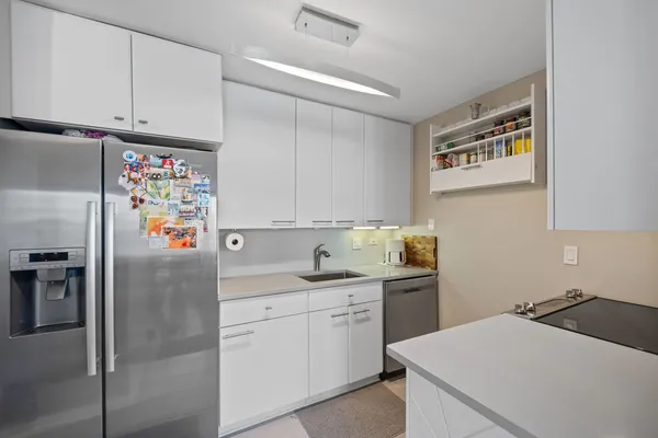 $3,200 | 111 East Chestnut Street, Unit 24J, Chicago, IL 60611