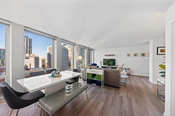 $3,200 | 111 East Chestnut Street, Unit 24J, Chicago, IL 60611