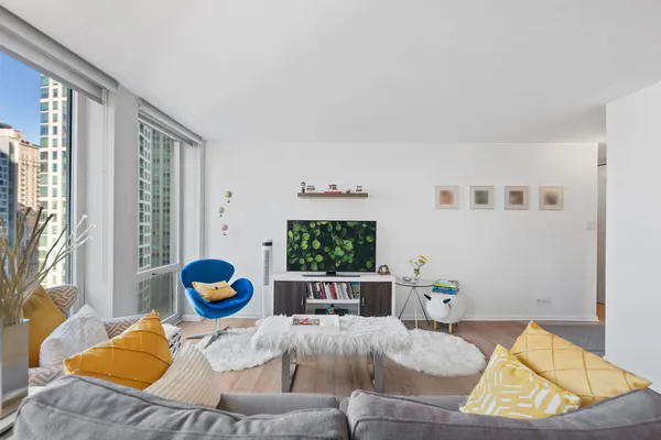 $3,200 | 111 East Chestnut Street, Unit 24J, Chicago, IL 60611