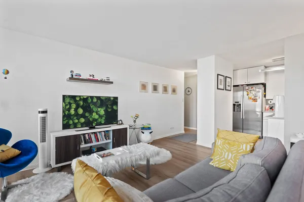 $3,200 | 111 East Chestnut Street, Unit 24J, Chicago, IL 60611