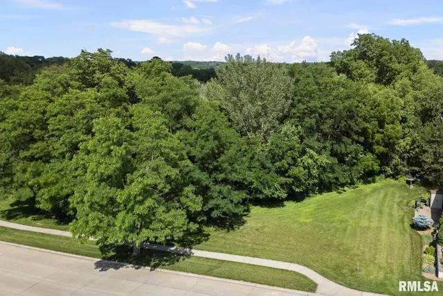 $74,900 | 01 North 8th Street, Le Claire, IA 52753