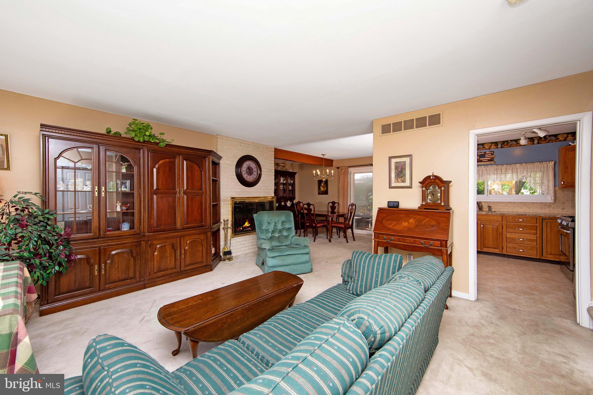 4 Briar Road Maple Shade, NJ 08052 - Photo 3 of 42 Living Room
