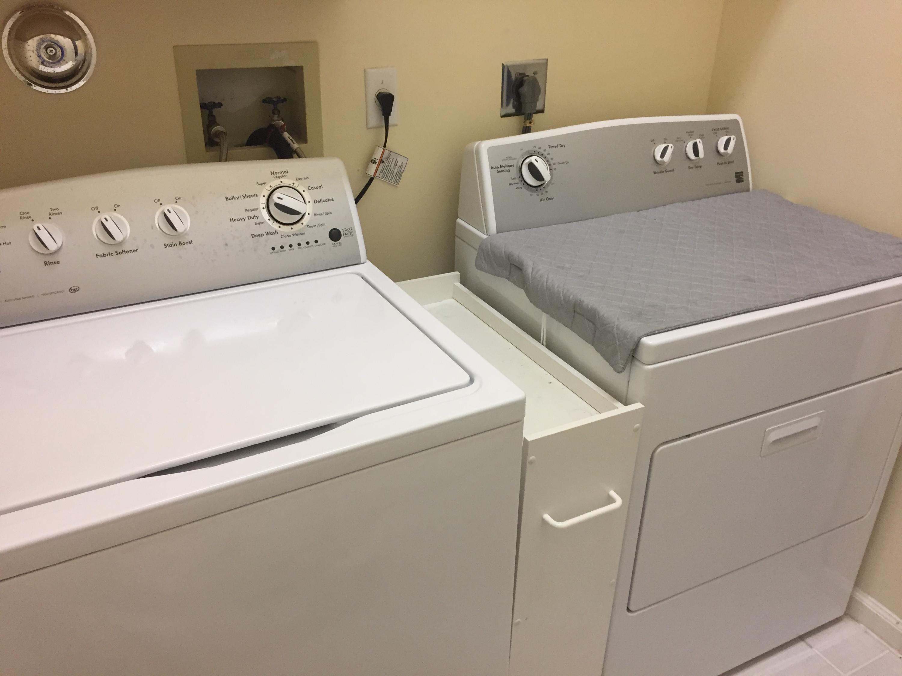 176 Cove Road Greenacres, FL 33413 - Photo 22 of 66 Laundry room
